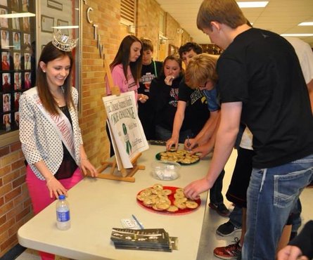 Students taking cookie challenge