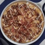 Apple streusel pizza