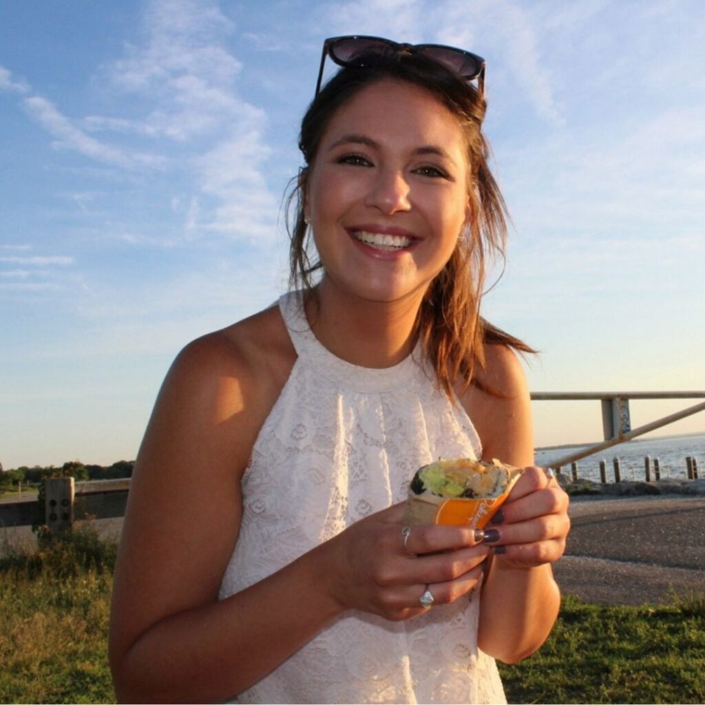 A photo of Samantha outside, smiling.