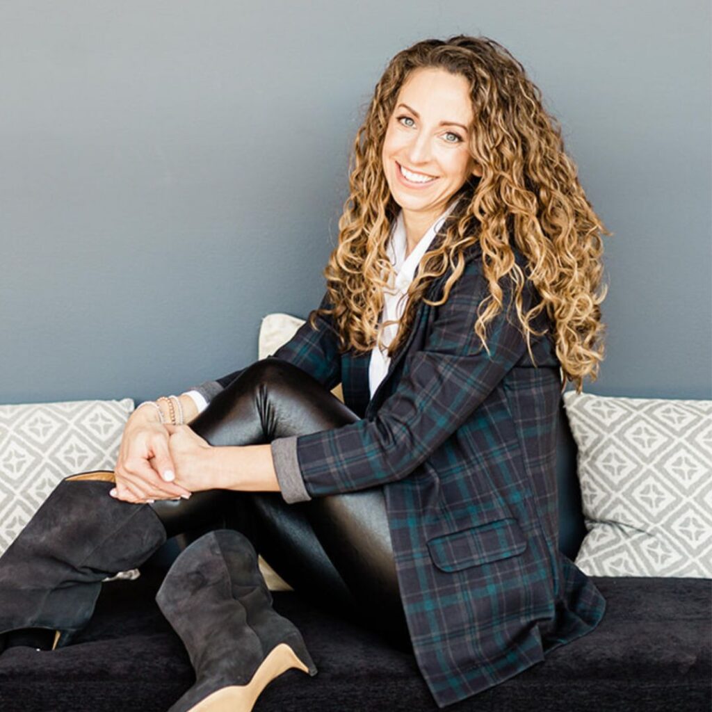 A photo of Carly smiling.