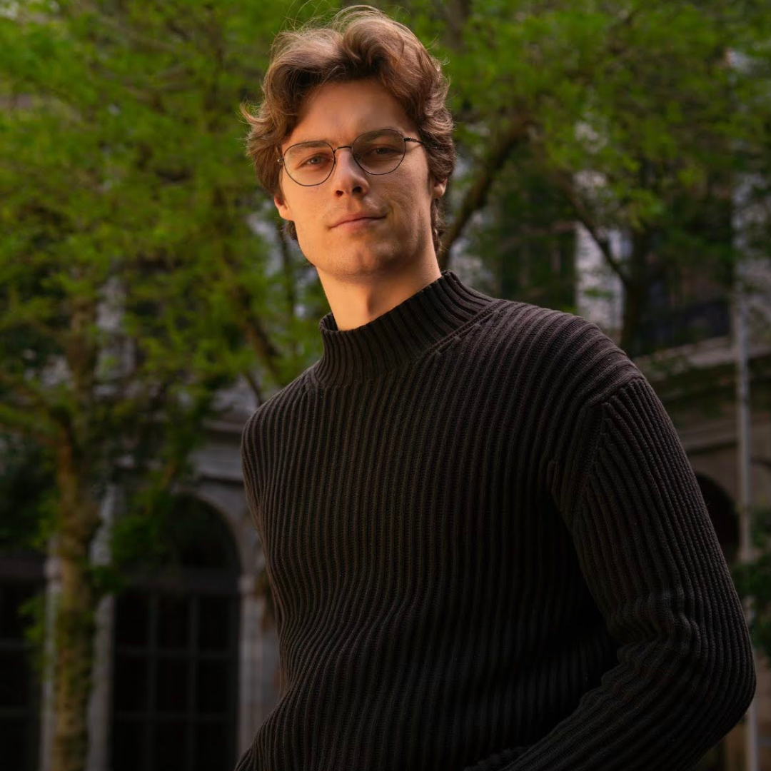 Max M.