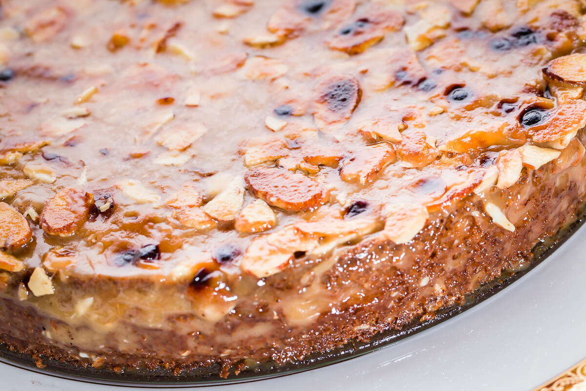 Almond and Soft Toffee Cake