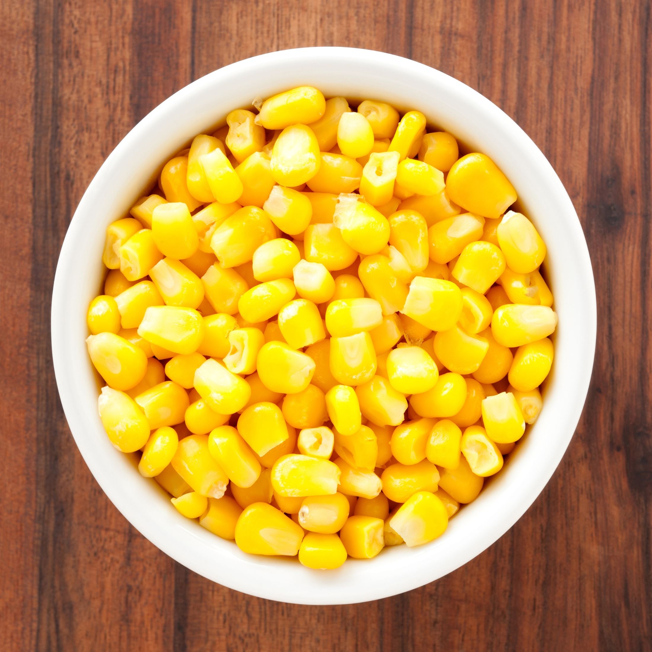 A bowl of corn kernals.